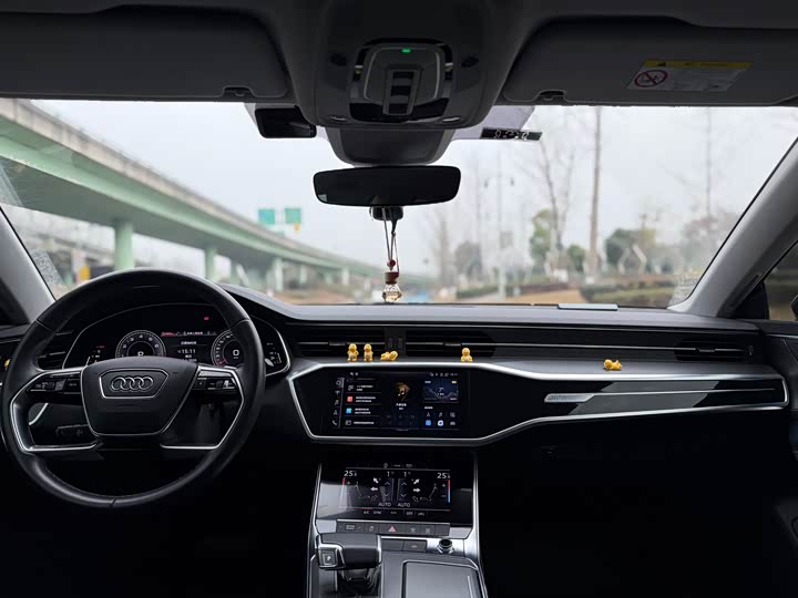 Фото 4 - Audi A7L