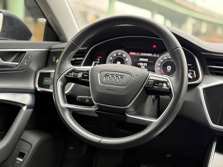 Фото 6 - Audi A7L