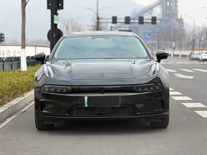 Фото 2 - Zeekr 001