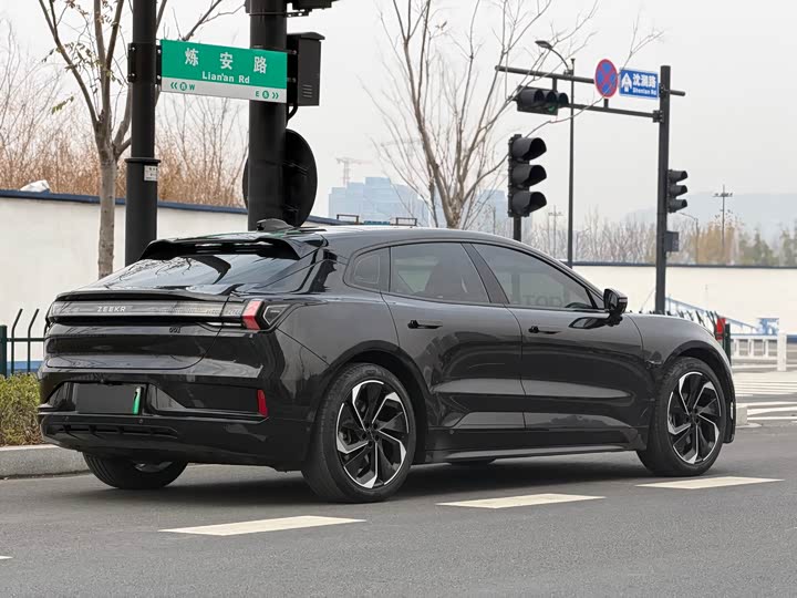 Фото 7 - Zeekr 001