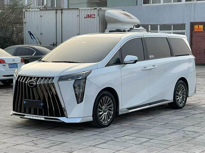 Фото 1 - GAC Trumpchi M8