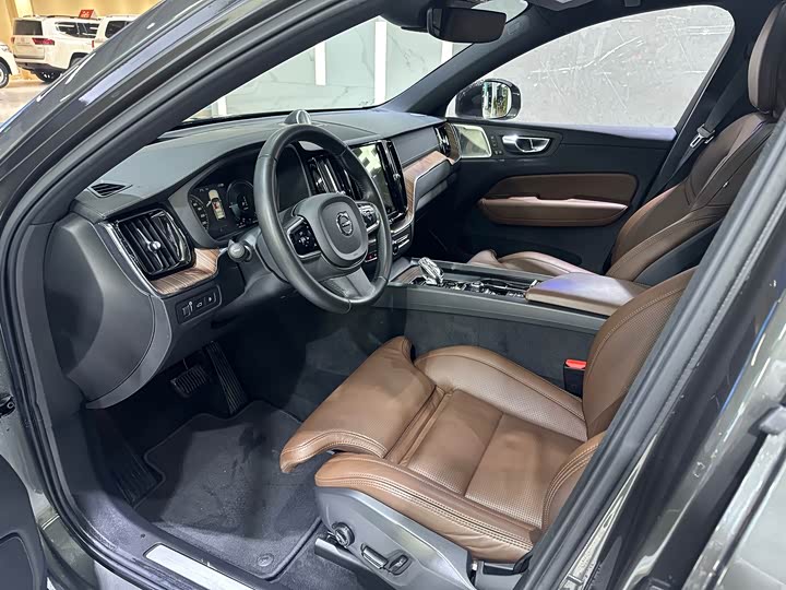 Фото 7 - Volvo XC60 Hybrid