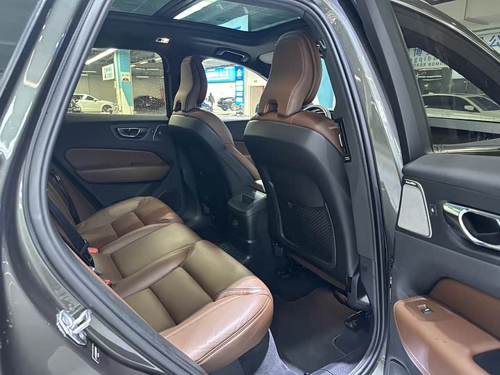 Фото 9 - Volvo XC60 Hybrid