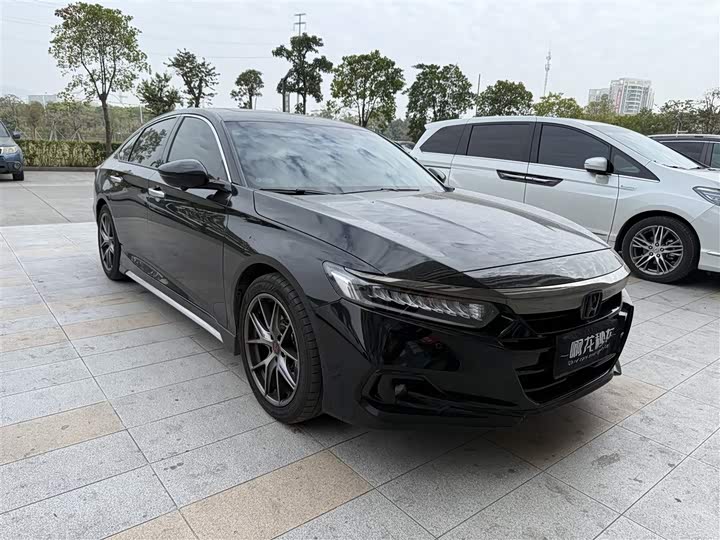 Фото 3 - Honda Accord