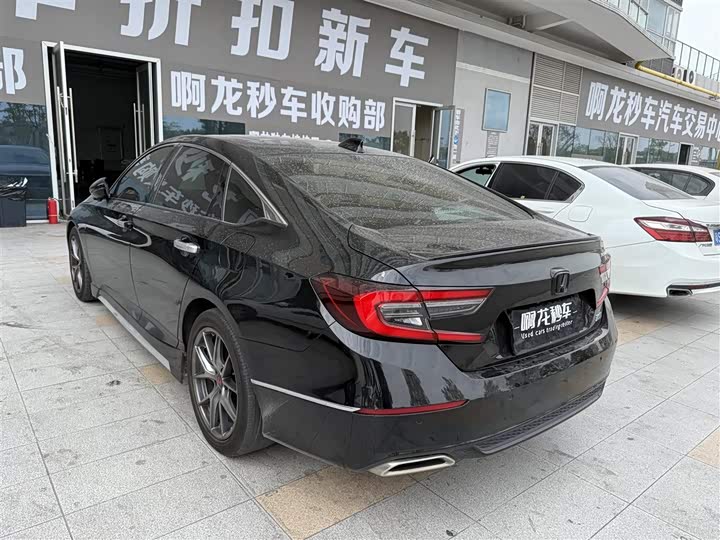 Фото 8 - Honda Accord