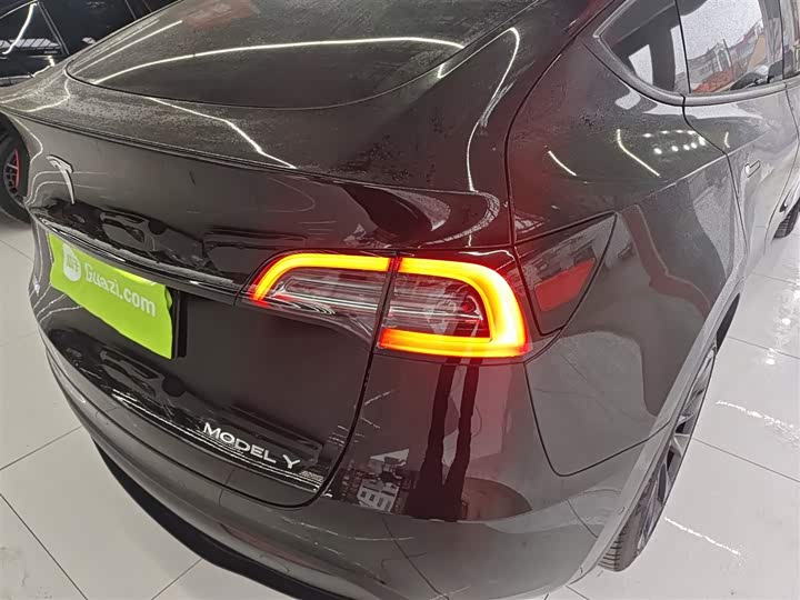 Фото 8 - Tesla Model Y