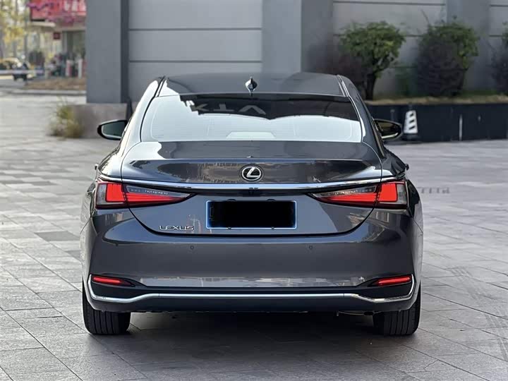 Фото 3 - Lexus ES