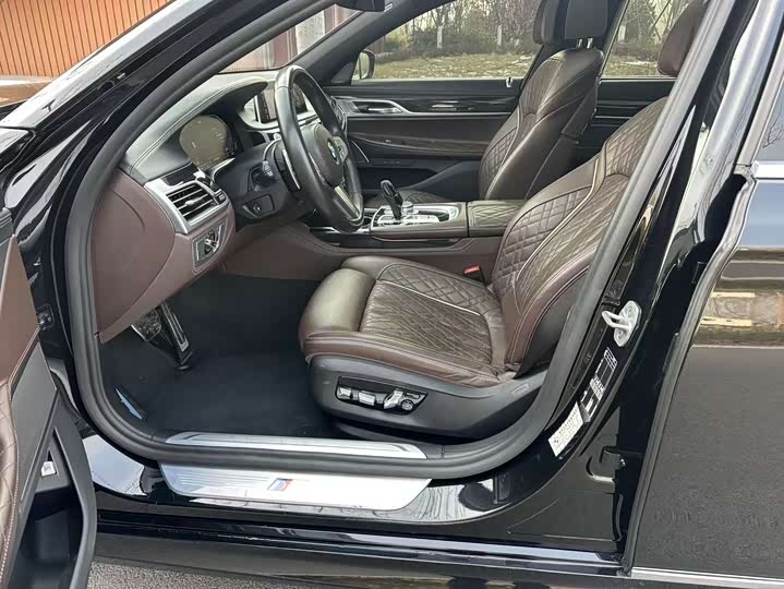 Фото 4 - BMW 7 Series