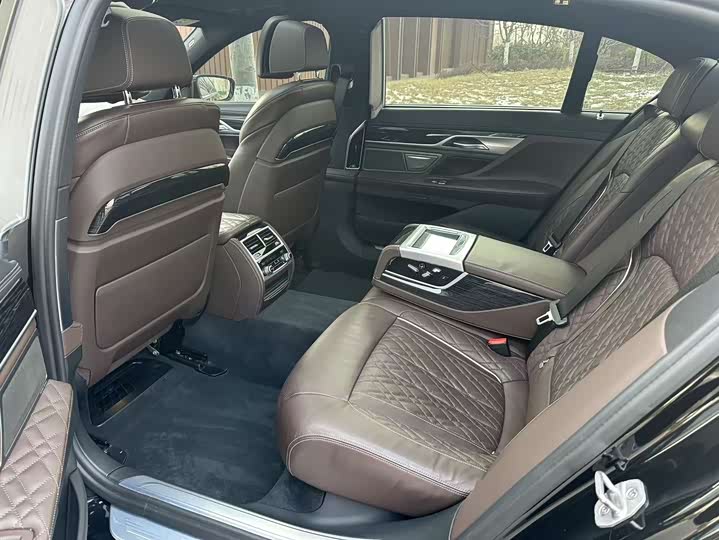 Фото 5 - BMW 7 Series