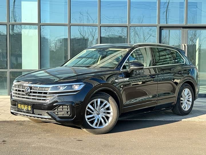 Фото 1 - Volkswagen Touareg