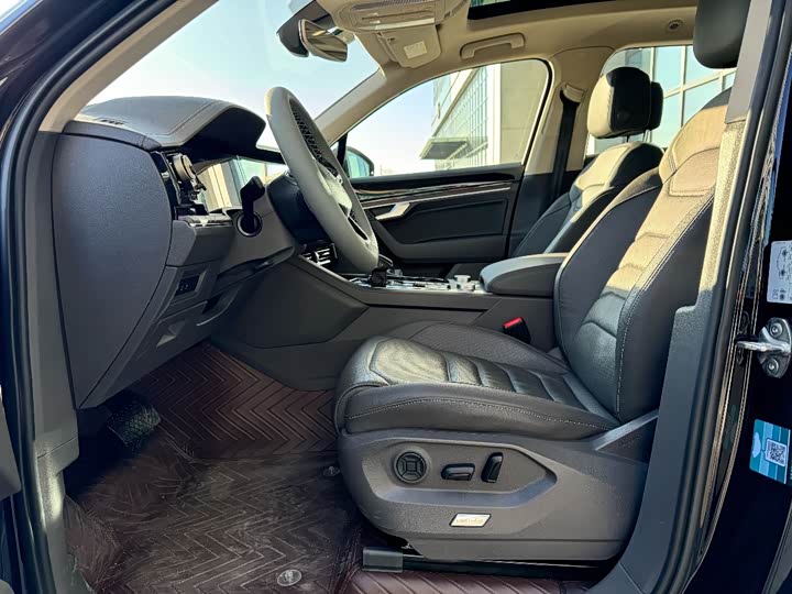 Фото 7 - Volkswagen Touareg