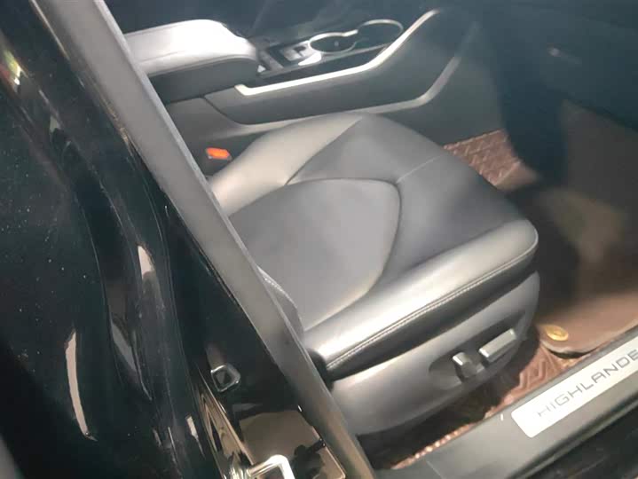 Фото 8 - Toyota Highlander