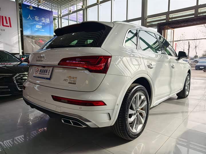 Фото 6 - Audi Q5L