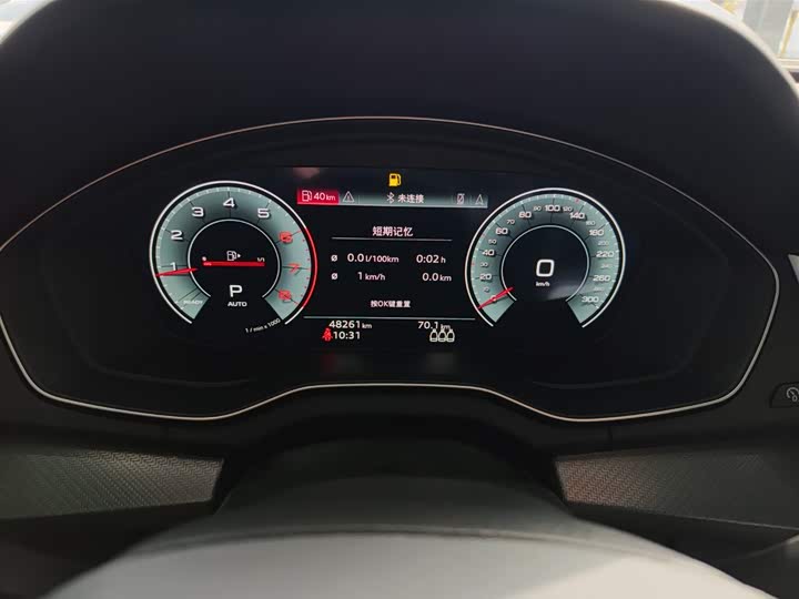 Фото 8 - Audi Q5L