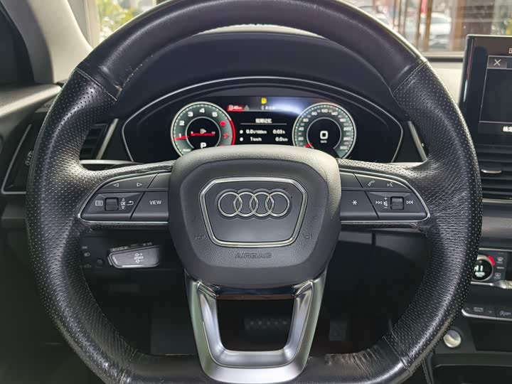 Фото 9 - Audi Q5L