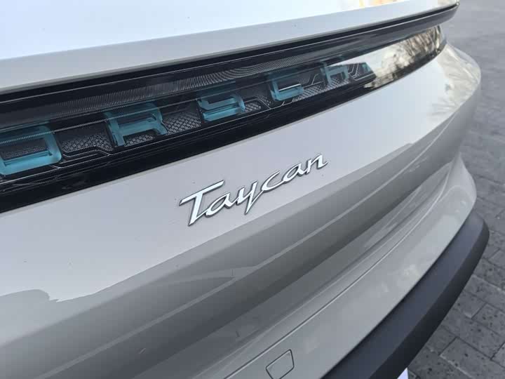 Фото 6 - Porsche Taycan