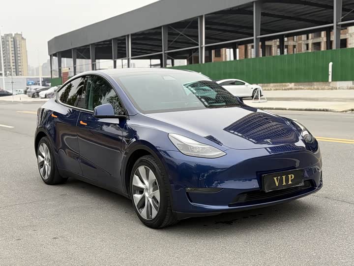 Фото 3 - Tesla Model Y