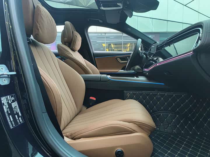 Фото 7 - Mercedes-Benz E-Class