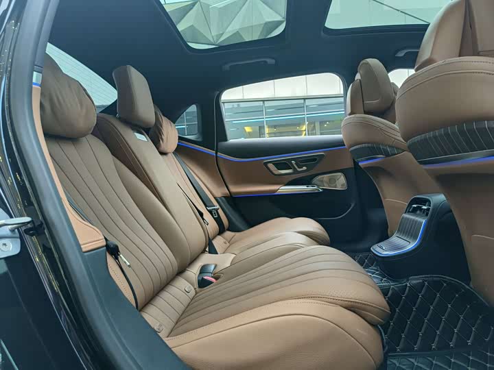 Фото 8 - Mercedes-Benz E-Class