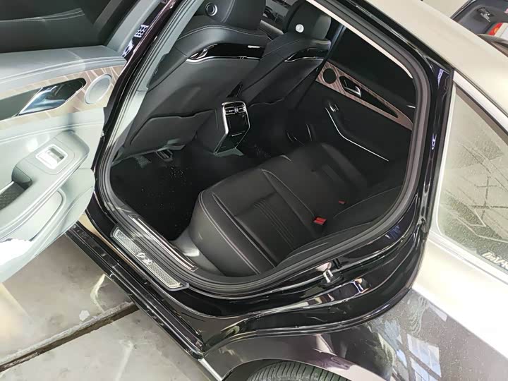 Фото 7 - Hongqi H9