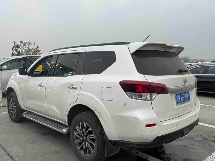 Фото 2 - Nissan Terra