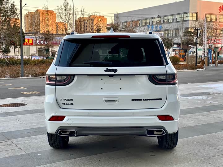 Фото 8 - Jeep Grand Commander