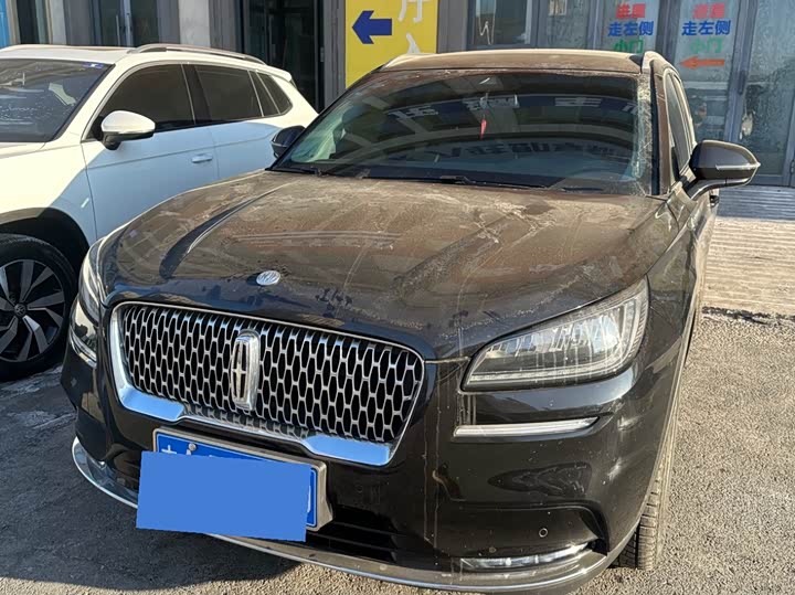 Фото 1 - Lincoln Corsair