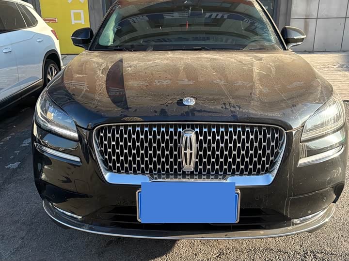 Фото 2 - Lincoln Corsair