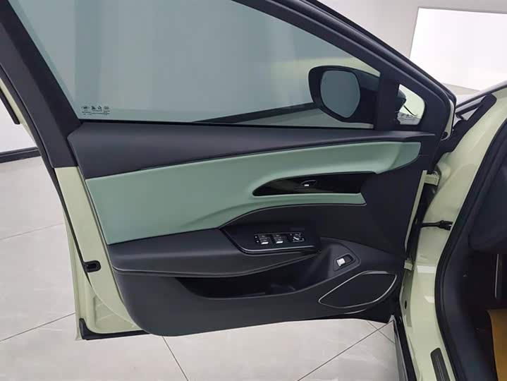 Фото 7 - Hongqi EH7