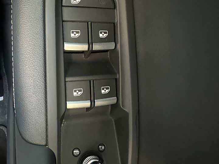 Фото 6 - Audi Q5L