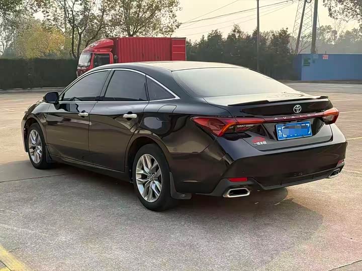 Фото 4 - Toyota Avalon