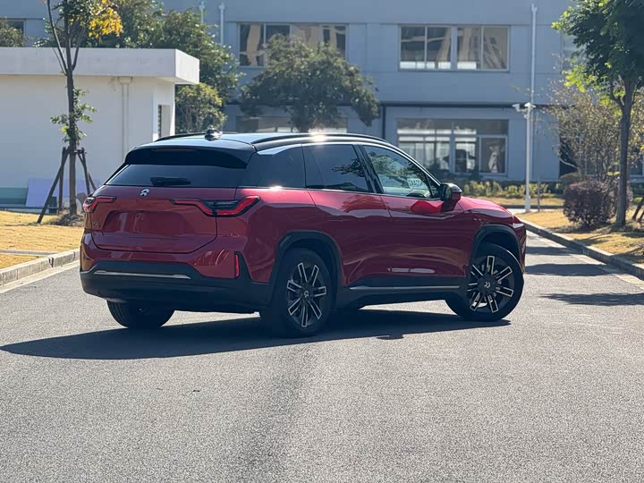 Фото 2 - Nio ES6