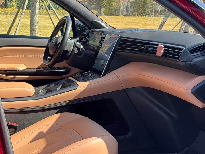 Фото 7 - Nio ES6