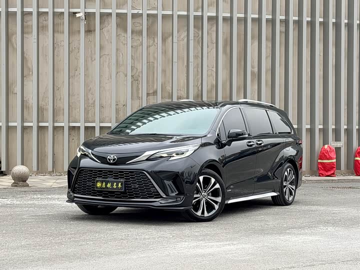 Фото 1 - Toyota Granvia