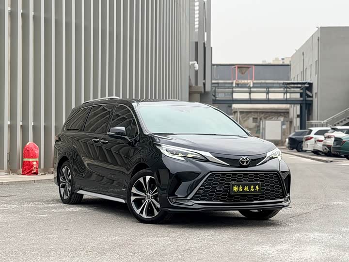 Фото 3 - Toyota Granvia