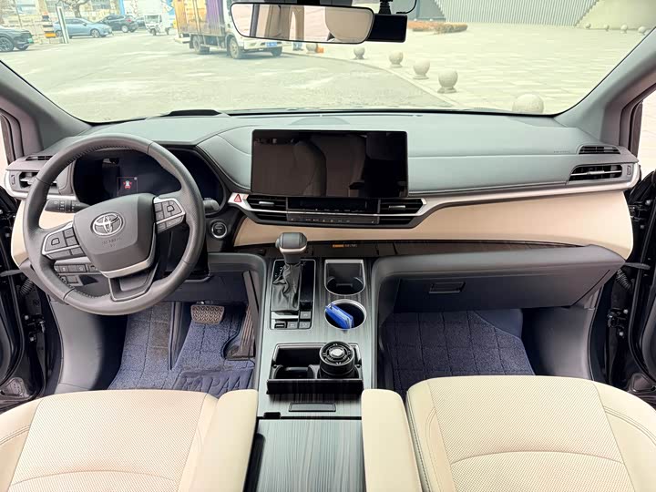 Фото 5 - Toyota Granvia