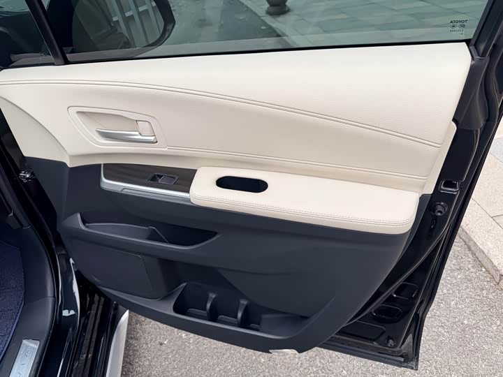 Фото 6 - Toyota Granvia