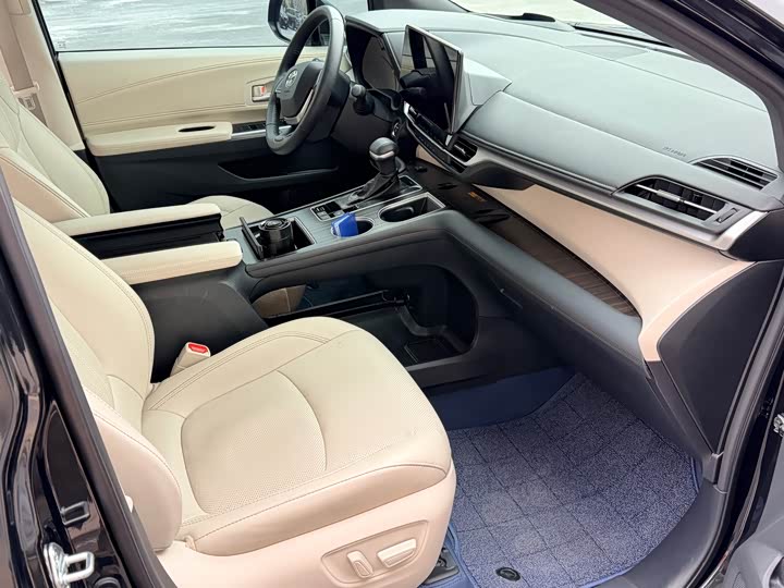 Фото 7 - Toyota Granvia