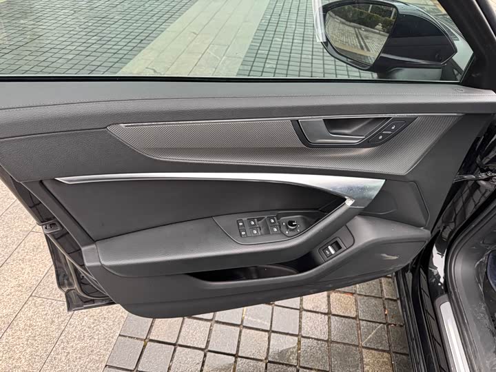 Фото 9 - Audi A6L