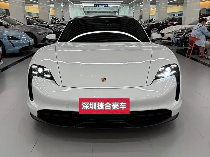 Фото 2 - Porsche Taycan