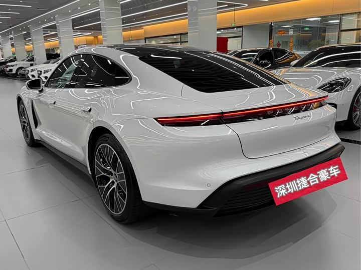 Фото 4 - Porsche Taycan