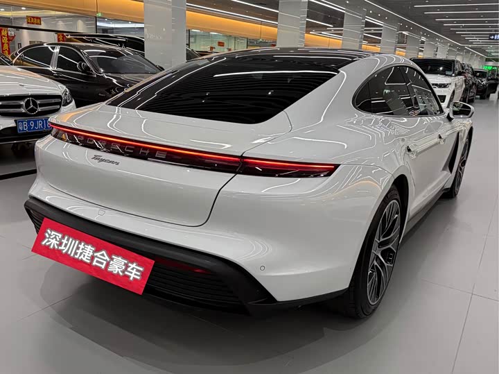 Фото 6 - Porsche Taycan