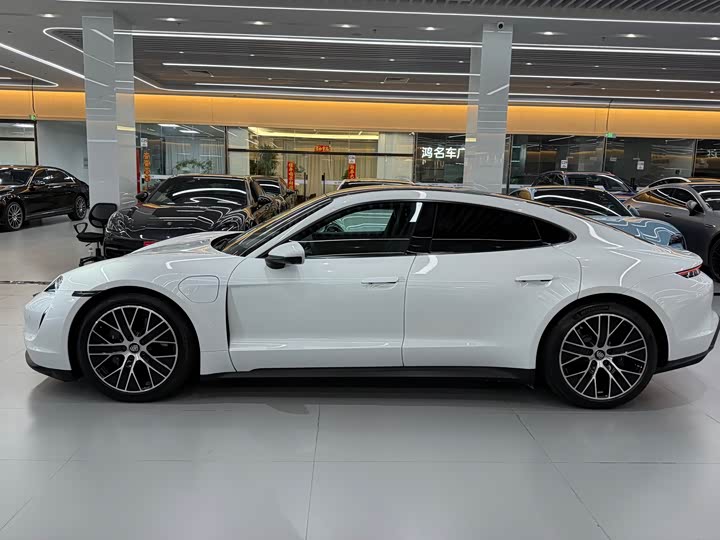 Фото 7 - Porsche Taycan