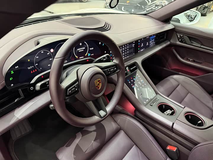 Фото 8 - Porsche Taycan