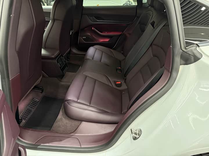 Фото 9 - Porsche Taycan