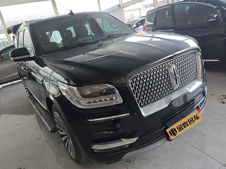 Фото 2 - Lincoln Navigator