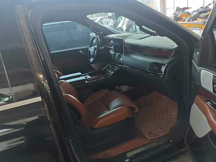 Фото 3 - Lincoln Navigator