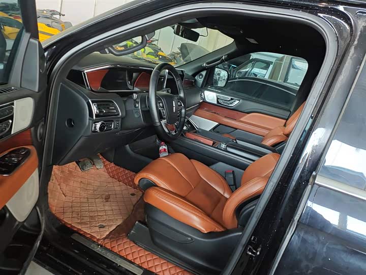 Фото 6 - Lincoln Navigator