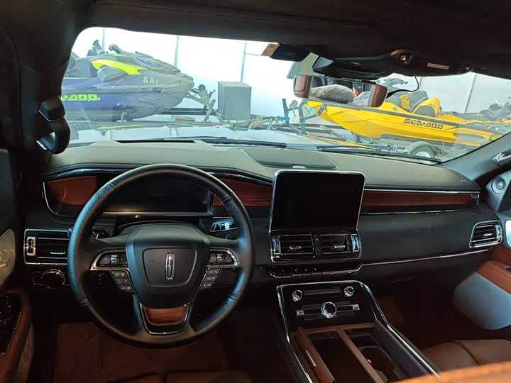 Фото 7 - Lincoln Navigator