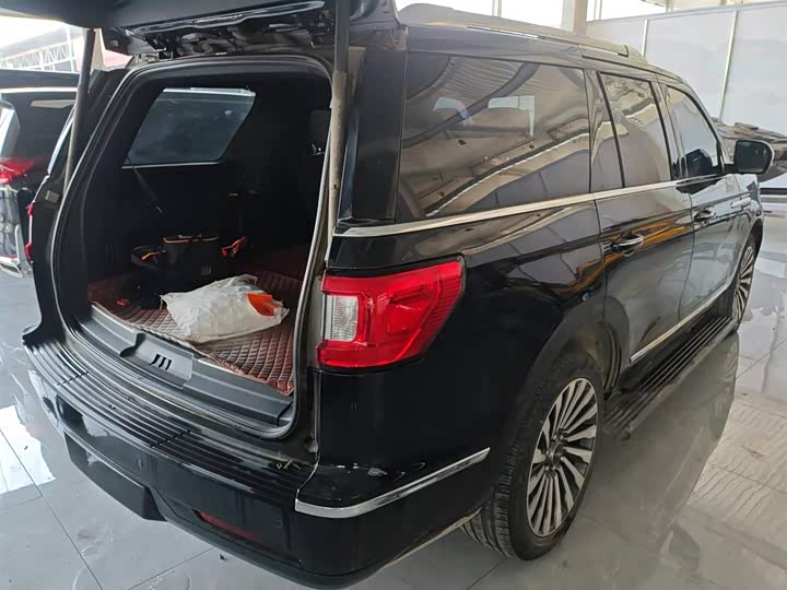 Фото 9 - Lincoln Navigator